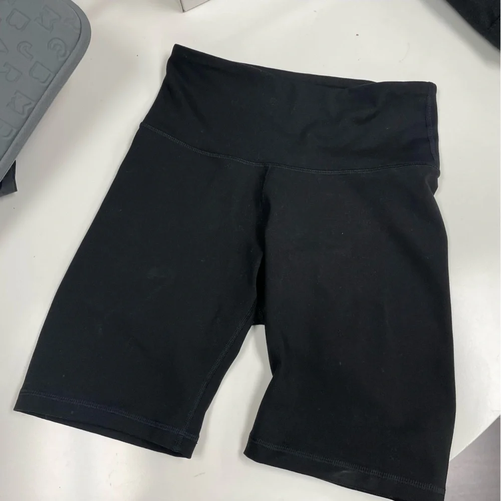 Old navy active biker shorts - Picture 3 of 7